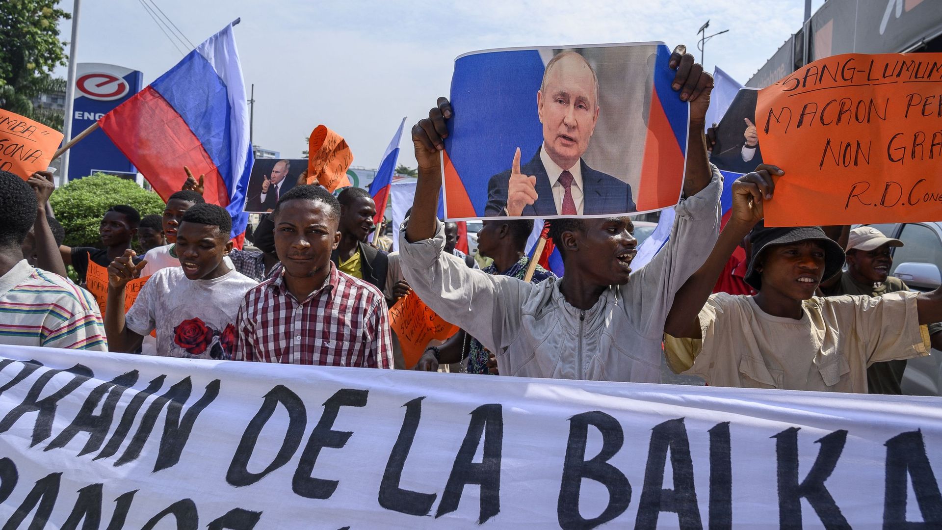 Manifestation devant l’ambassade de France à Kinshasa