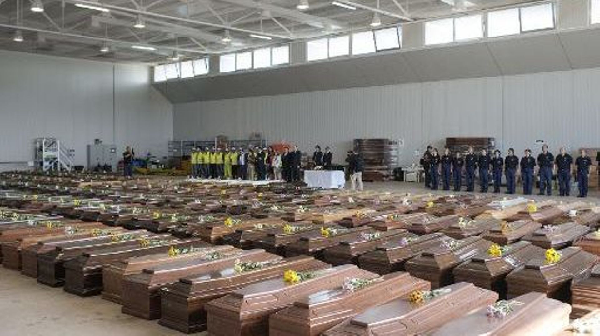 Les cercueils de quelque 300 migrants morts noyés en tentant de gagner l'Europe, lors d'une cérémonie sur l'île italienne de Lampedusa, en 2013