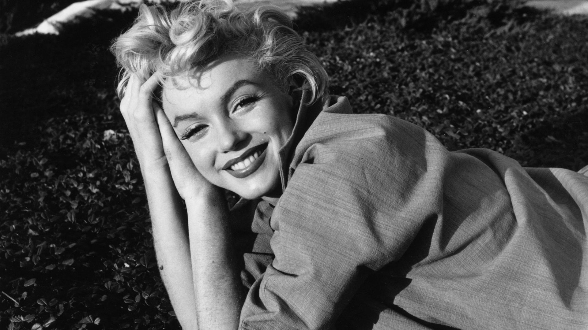 A combien s'est vendue la robe que Marilyn Monroe portait quand elle a  chanté 'Happy Birthday Mr. President' ? - Quora