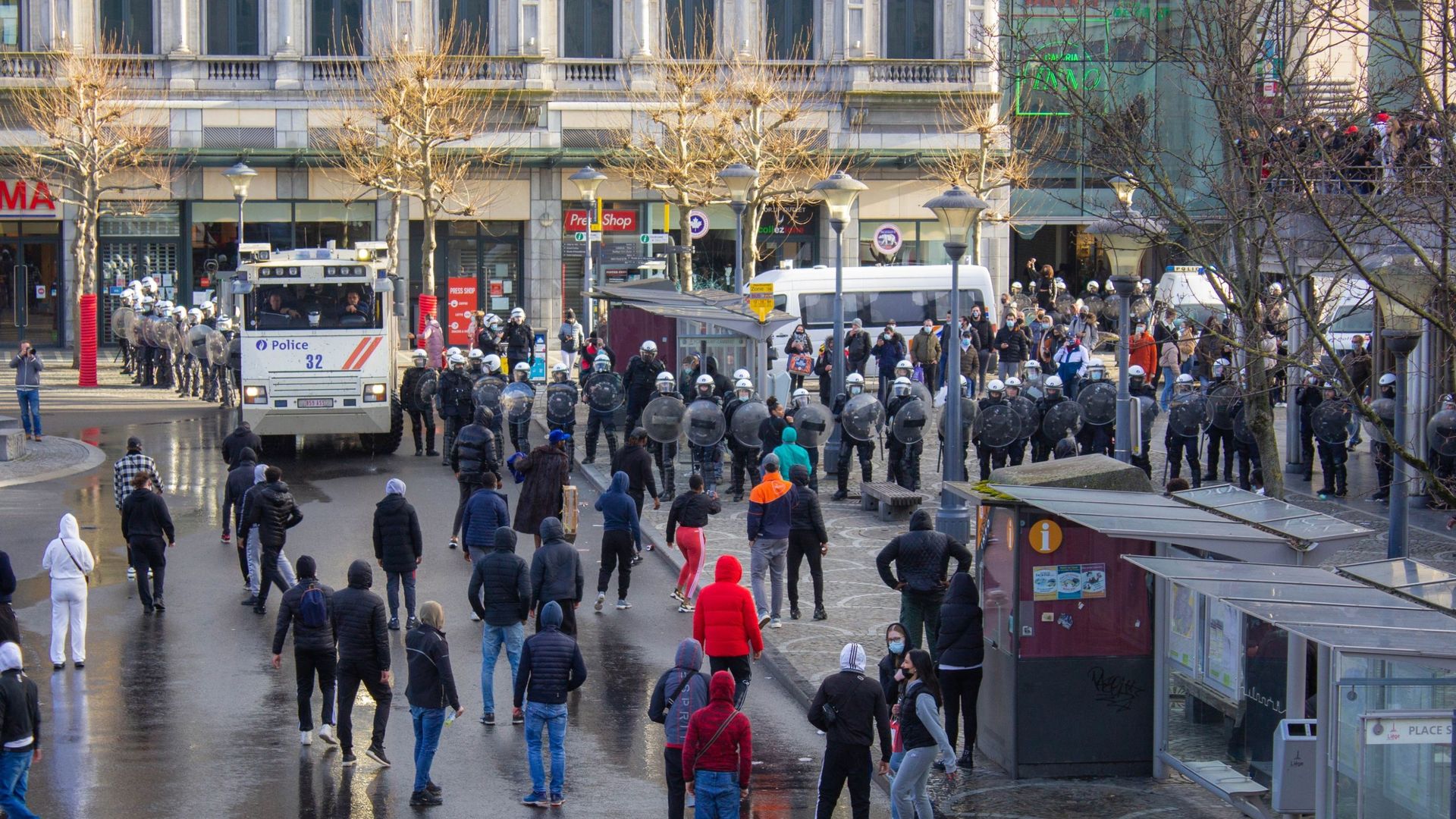 Une cinquantaine de personnes ont été identifiées par le parquet liégeois dans le cadre des émeutes survenue à Liège en mars 2021.