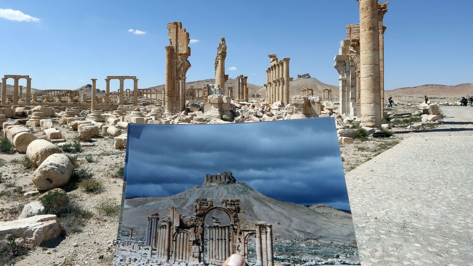 la-syrie-recupere-deux-bustes-antiques-saccages-a-palmyre