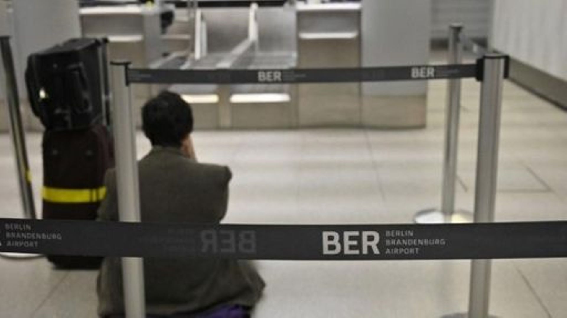 Comptoir d'enregistrement pendant une grève  à l'aéroport Tegel de Berlin - Illustration