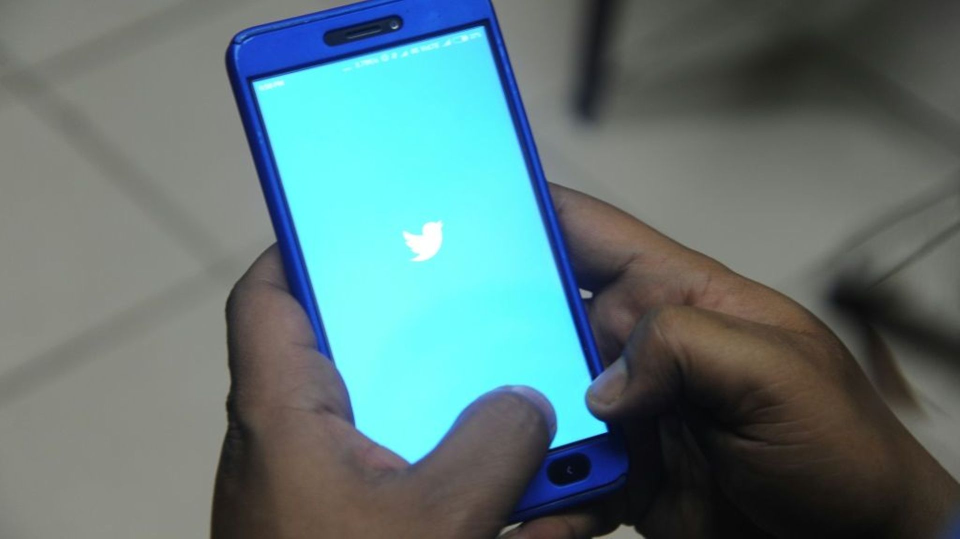 Le réseau social Twitter a demandé à ses utilisateurs de changer leur mot de passe par précaution après avoir découvert une faille dans son propre service