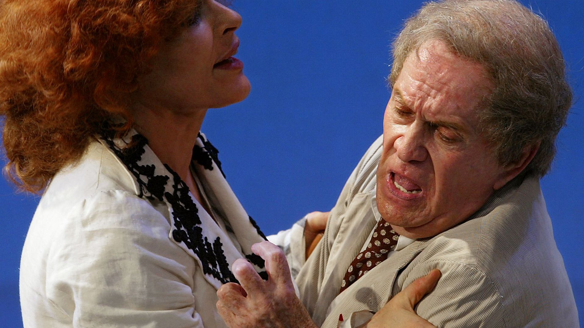 Fanny Ardent et Robert Hirsch interprètent la pièce "Sarah", de John Murrell (adaptation: E-E Schmitt) 