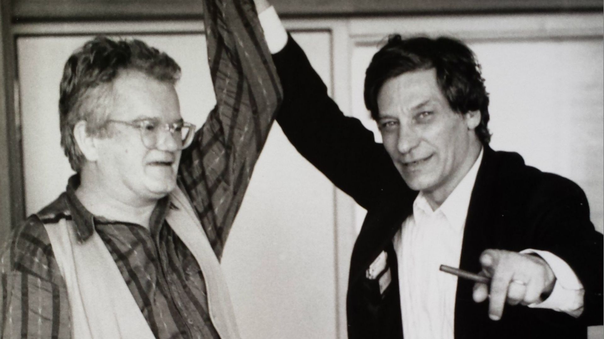 Jean-Pierre Van Tieghem dans les studios de la RTBF en compagnie de Jan Hoet, en juin 1992, juste avant la documenta IX, dont Jan Hoet était le commissaire