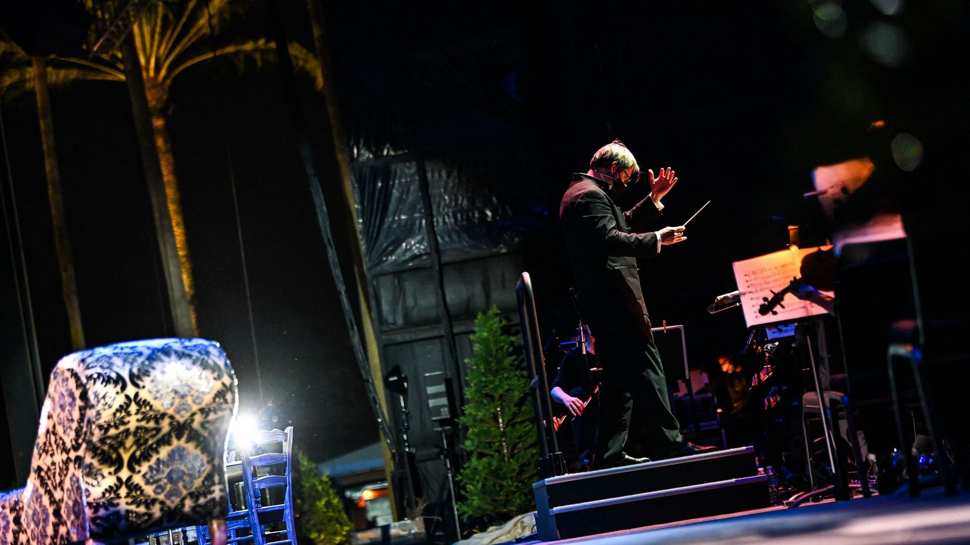 David Stern, chef d’orchestre du Palm Beach Opera, lors de l’ouverture du festival d’opéra en plein air, en pleine période de pandémie de coronavirus