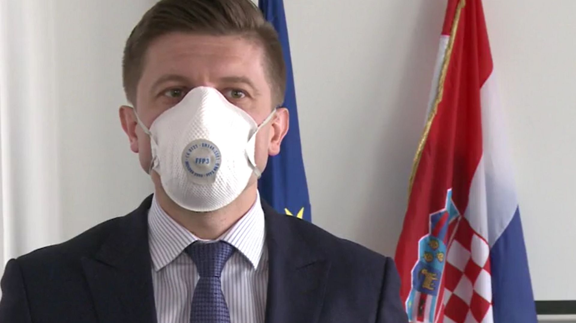 Le premier ministre Croate Zdravko Maric, a présidé ce conseil virtuel. Dans une vidéo il parle du contenu inédit de la téléconférence, un masque sur le visage.  