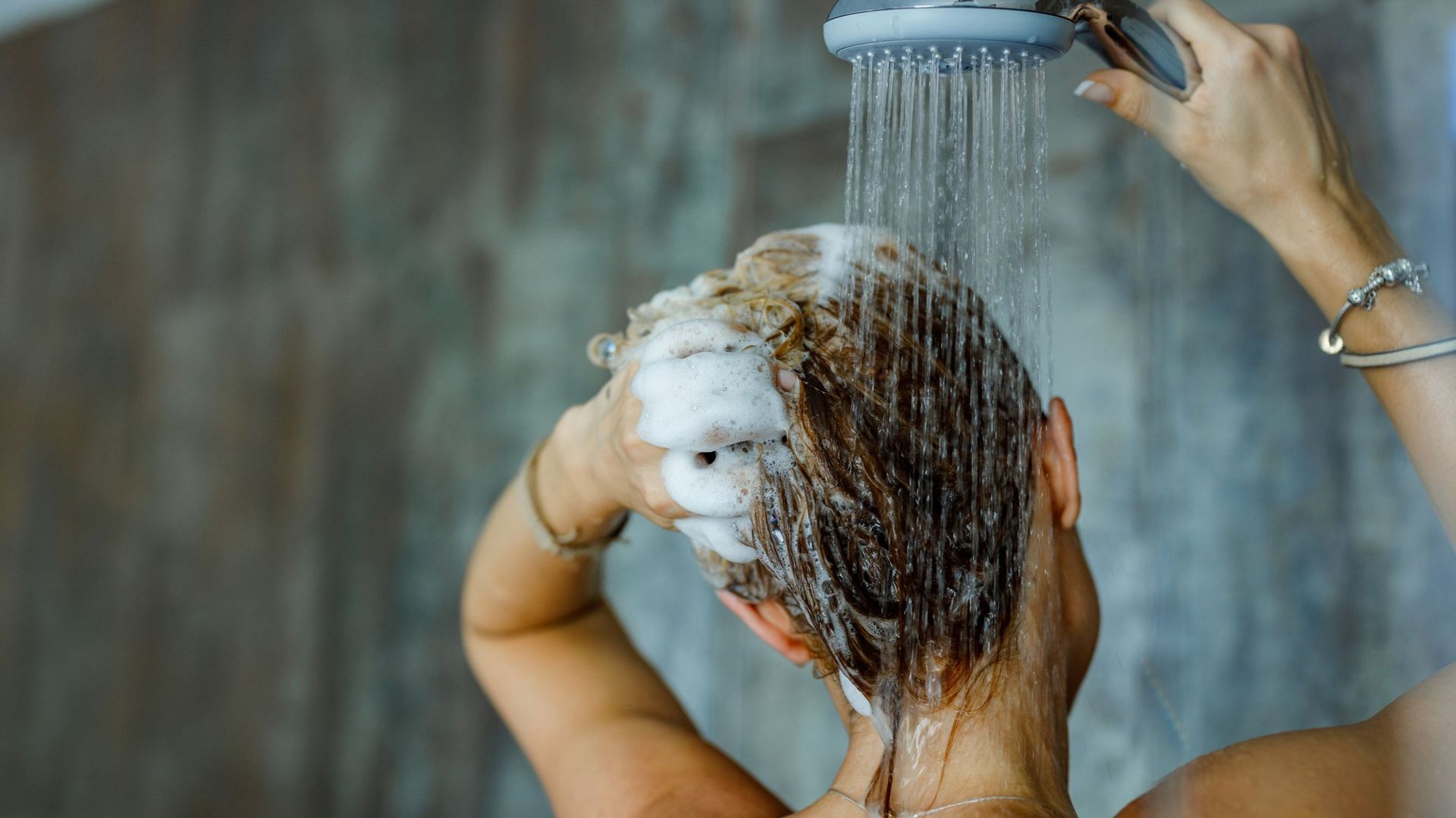 Une douche par jour, oui ou bien non ? RTBF Actus