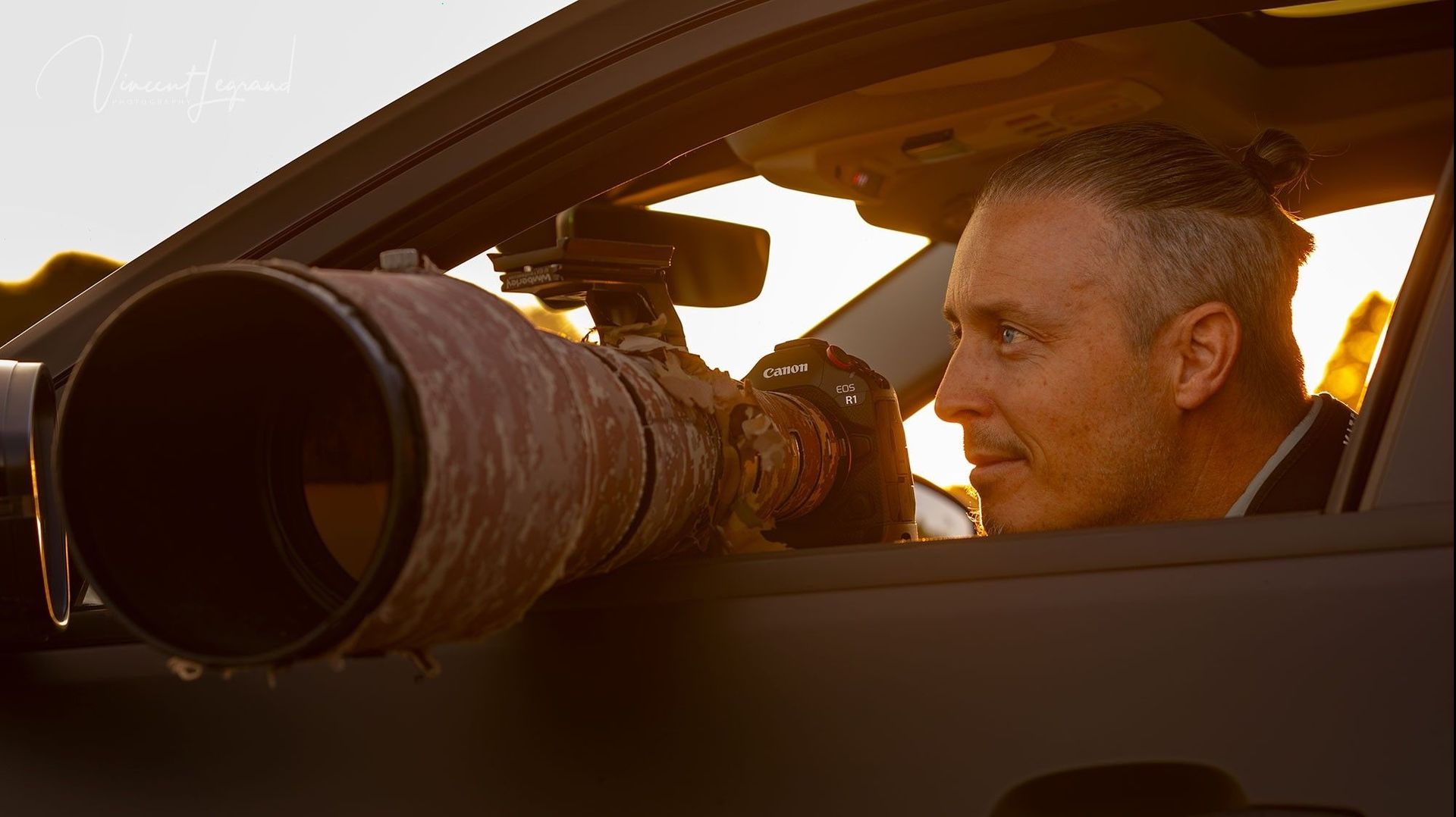 Paparazzi animalier, Vincent sillonne l'Europe pour compléter son album Panini des oiseaux