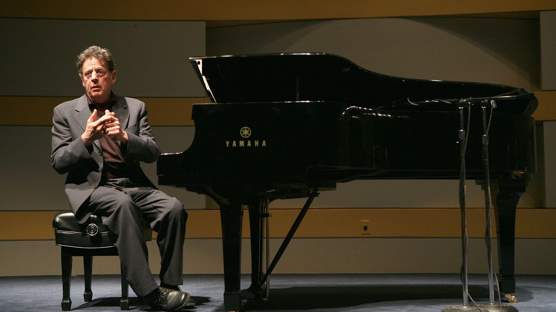 Le compositeur Philip Glass au piano, en 2007.