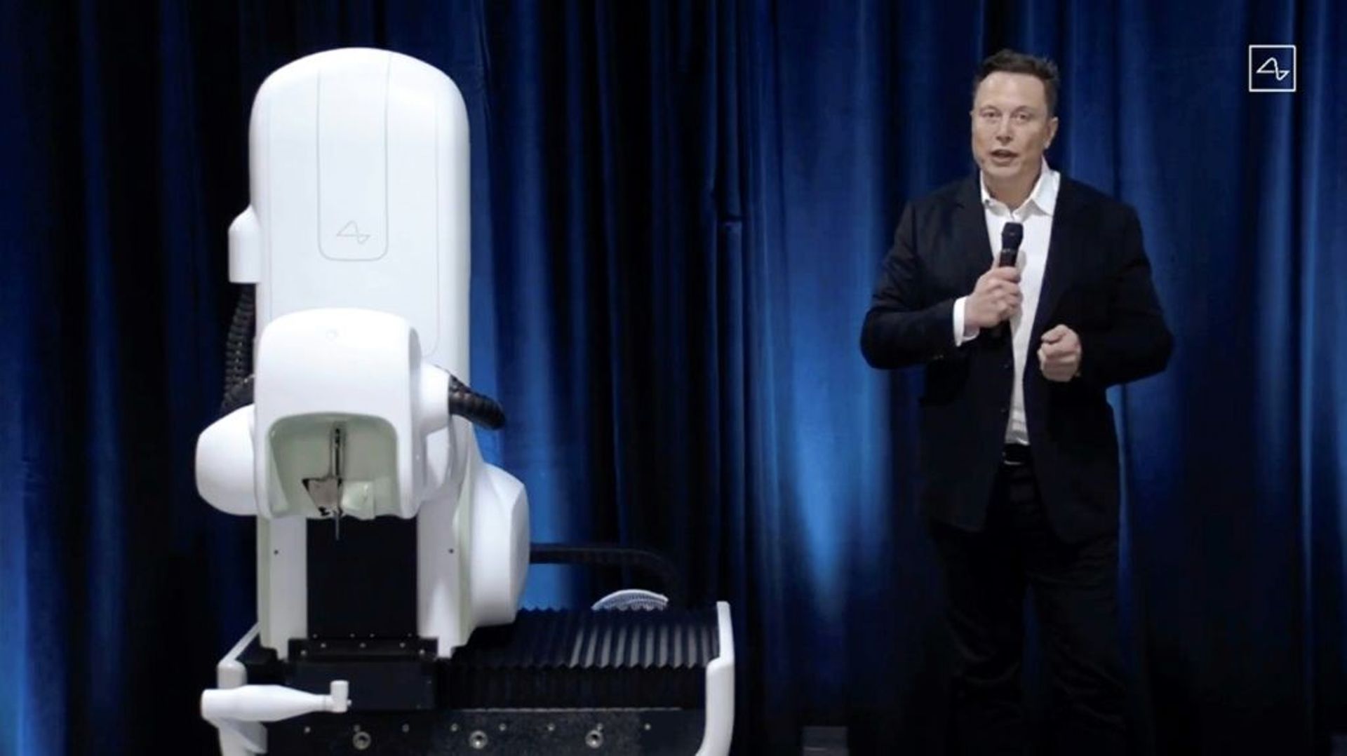 Elon Musk présente dans une conférence sur YouTube la nouvelle puce de sa start-up Neuralink et le robot chirurgien conçu pour l'implanter dans le cerveau