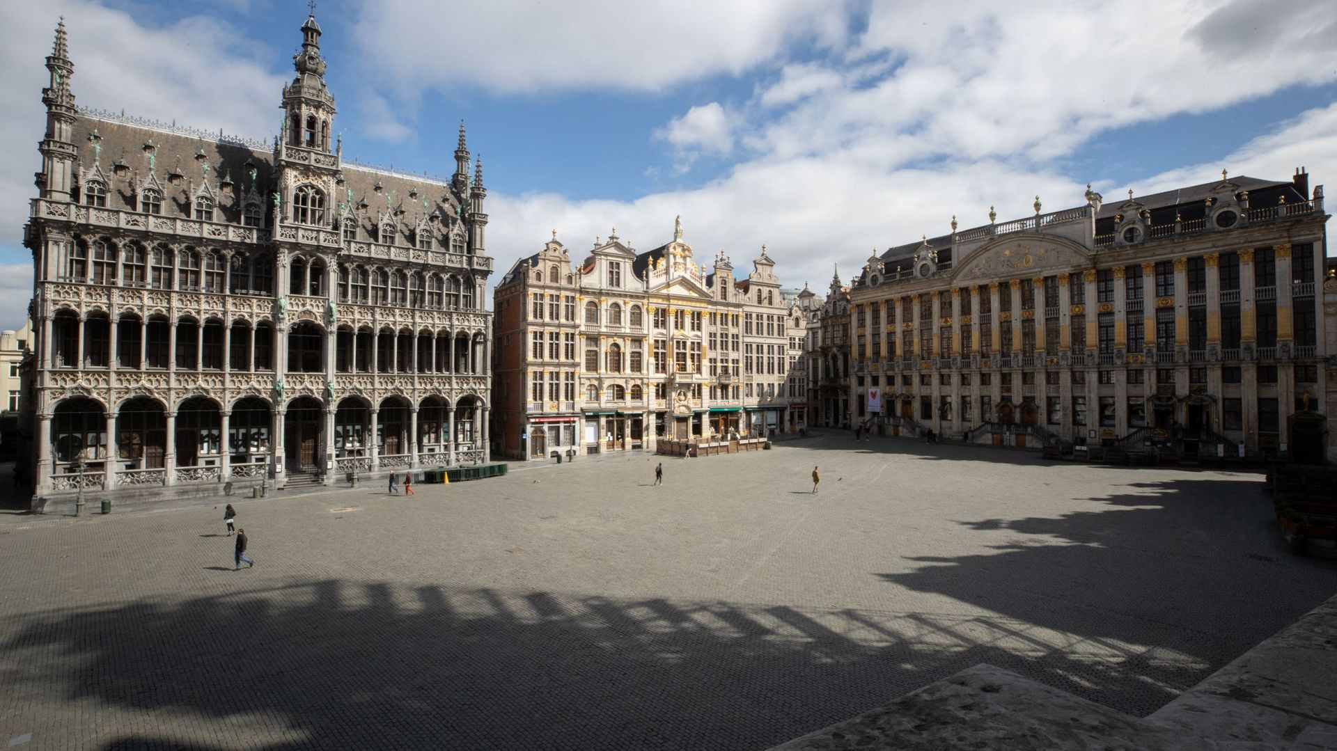 Grand'Place de Bruxelles, ensoleillée et pourtant presque vide, ce 30 mars 2020