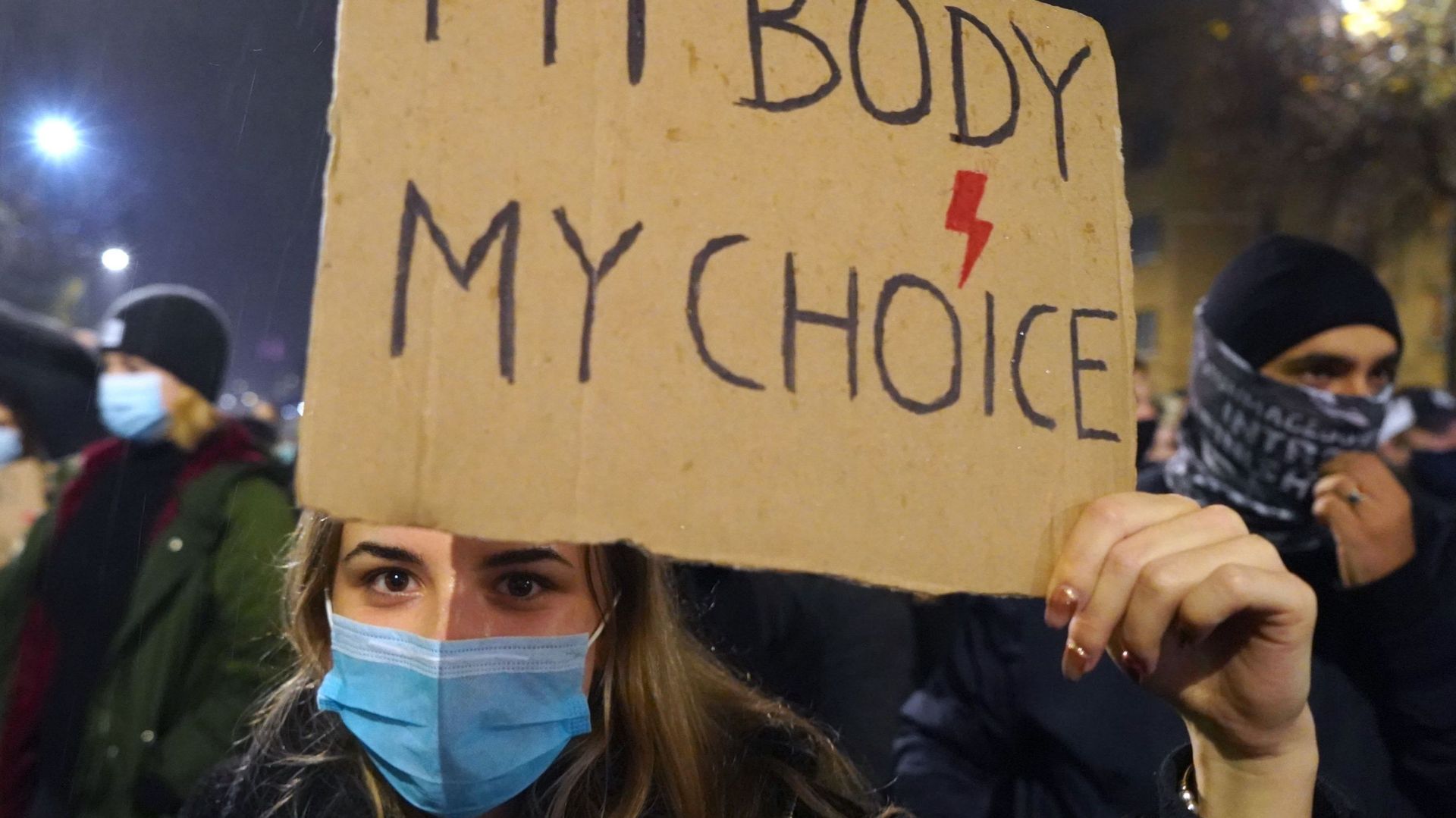 Photo prise lors d'une manifestation pour le droit à l'avortement le 23 octobre 2020 à Varsovie. 