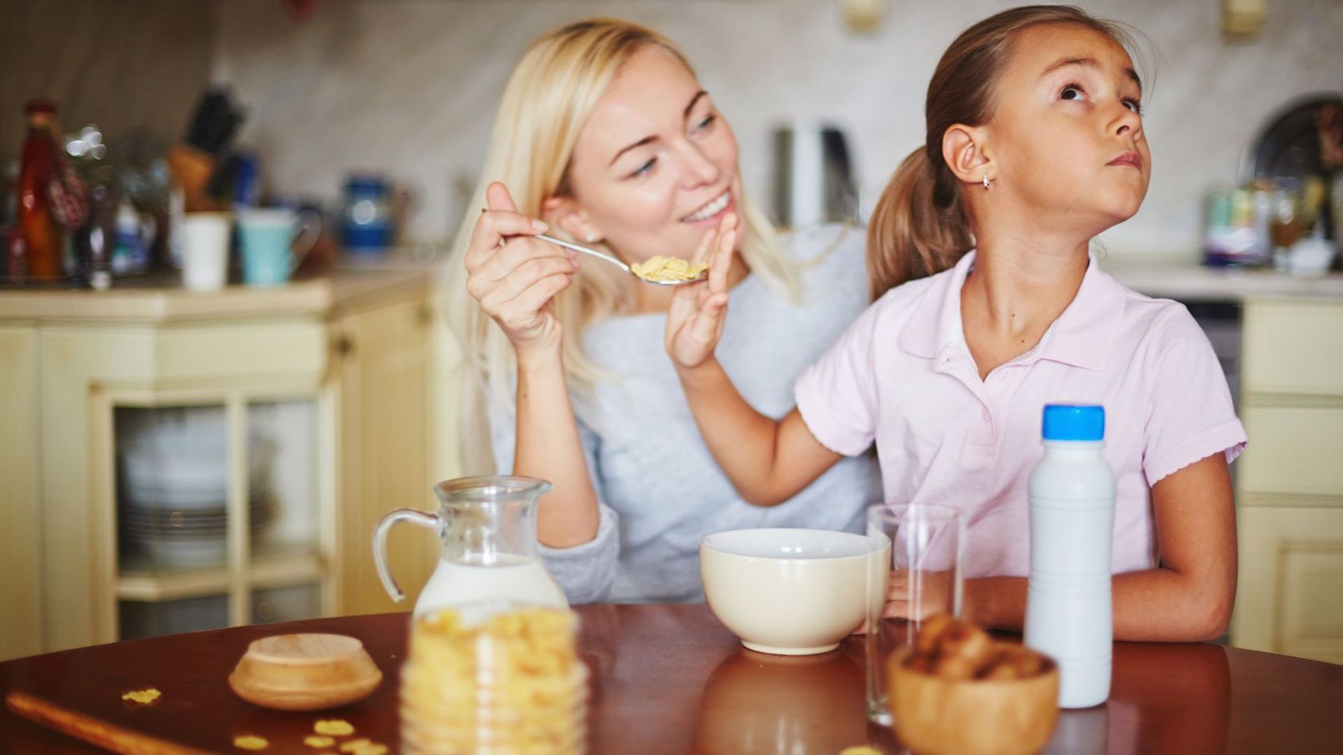 Comment nos parents influencent-ils notre relation à la nourriture ? 