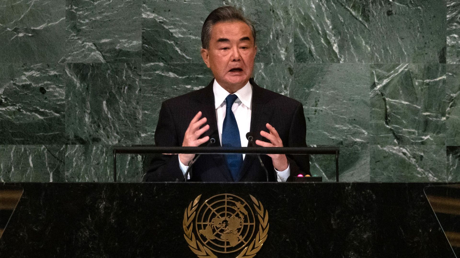 Le ministre chinois des Affaires étrangères, Wang Yi, s’adresse à la 77e session de l’Assemblée générale des Nations unies au siège de l’ONU à New York, le 24 septembre 2022. La Chine a exhorté samedi à l’ONU la Russie et l’Ukraine à ne pas laisser les ef