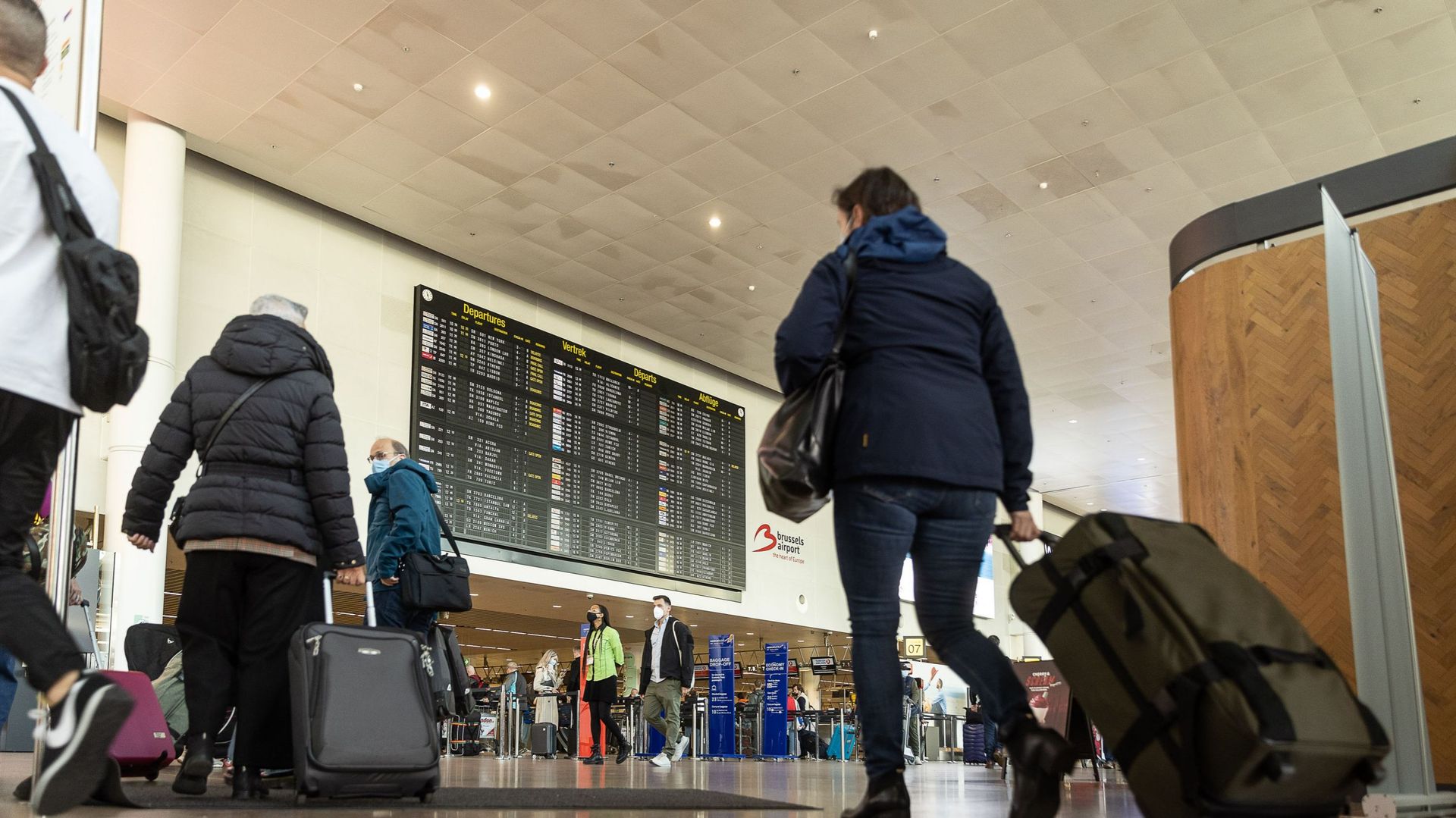 Des files de voyageurs en raison des contrôles policiers pointilleux menés dans les aéroports de Zaventem, Charleroi et Liège. Photo d’illustration
