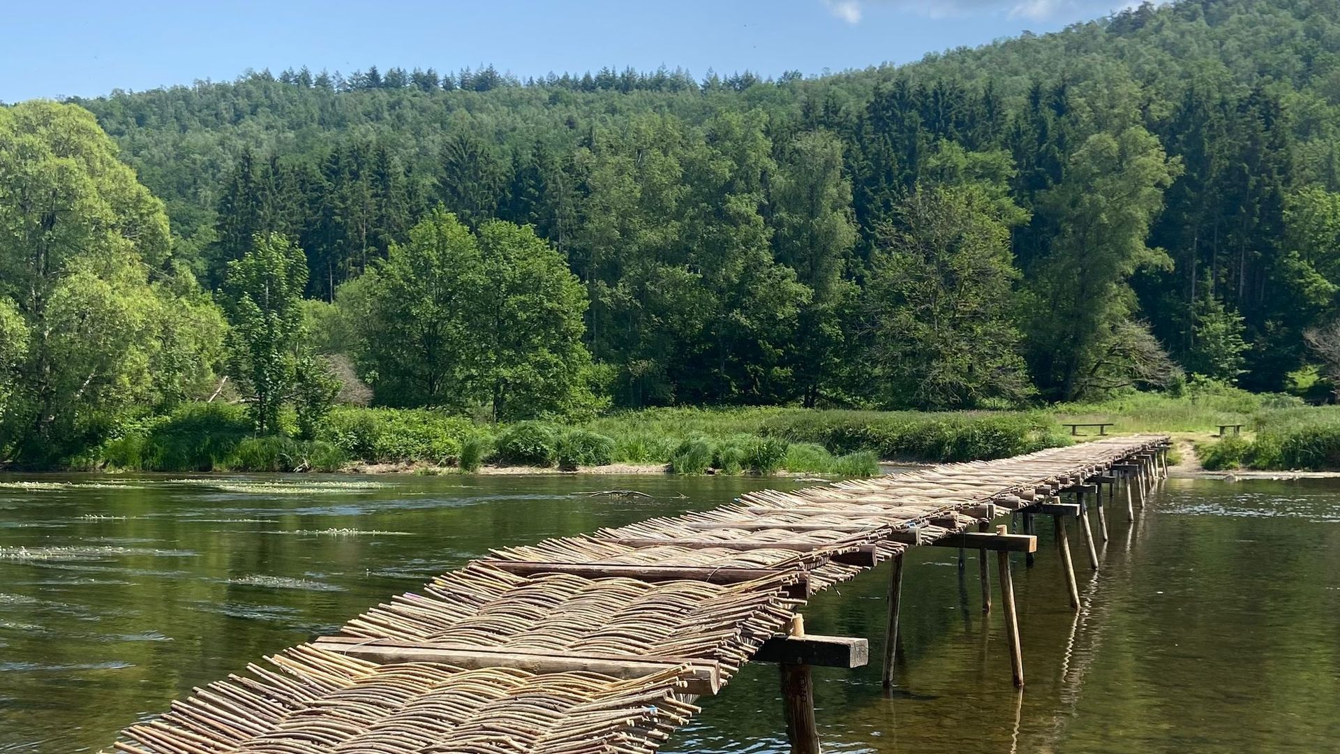 Ce pont éphémère est reconstruit tous les étés depuis près de 200 ans