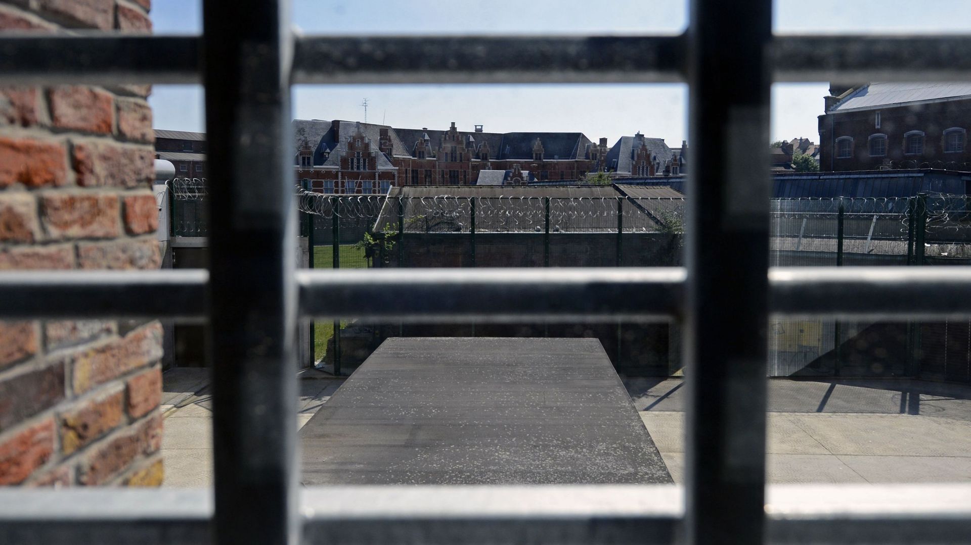 Trop de détenus par cellule, des installations loin des minima imposés par l’Europe, la prison de Saint-Gilles doit faire des aménagements.