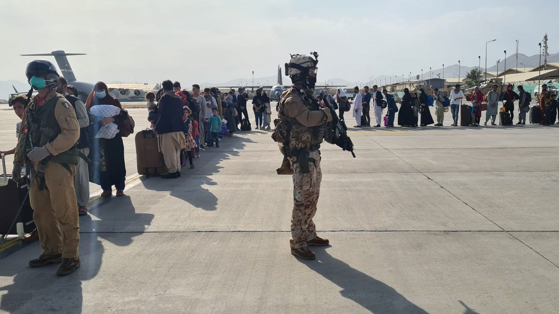 les-evacuations-de-kaboul-seront-elles-terminees-le-31-aout-les-talibans-refusent-toute-prolongation