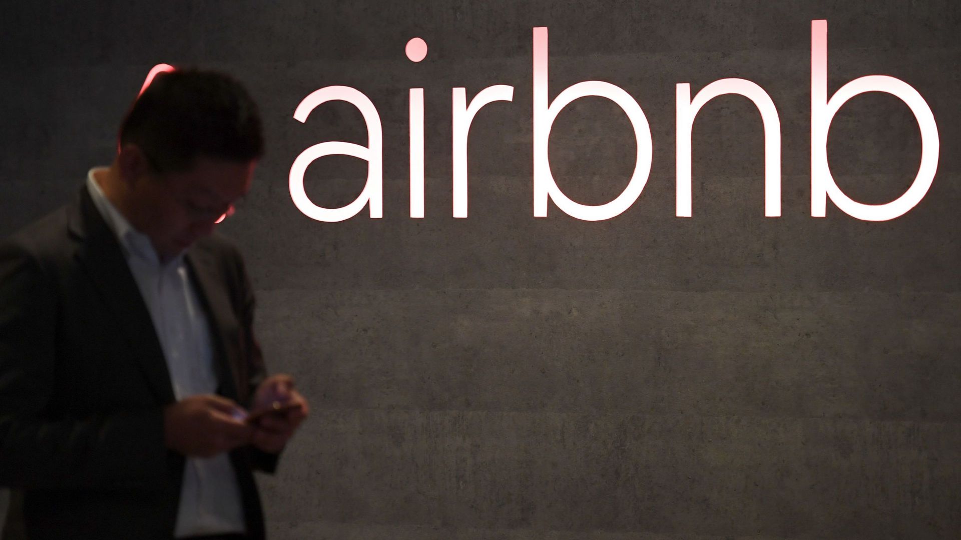 La Commission européenne agit contre l'abus de position dominante d'Airbnb