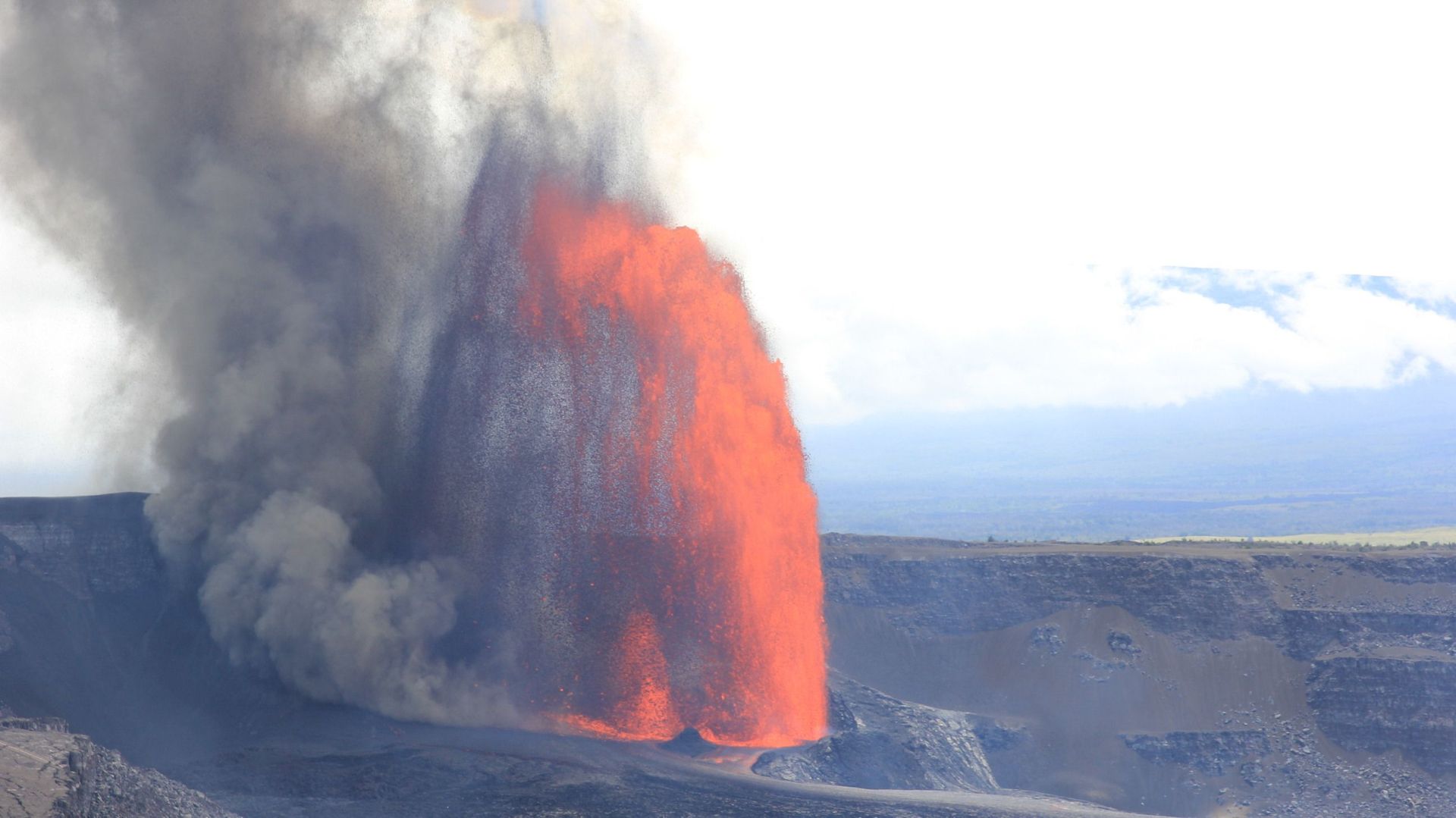 Le volcan Kilauea, situé dans l’archipel américain d’Hawaï, est de nouveau entré en éruption