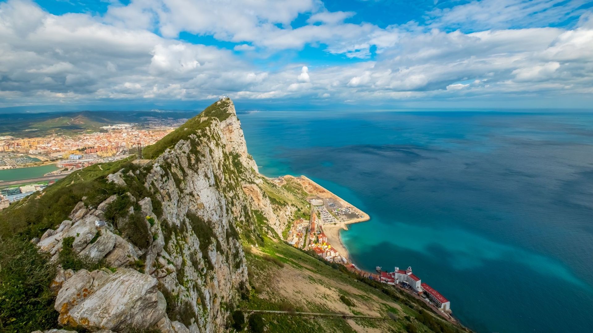Gibraltar devenue une "oasis" grâce à une vaccination massive.