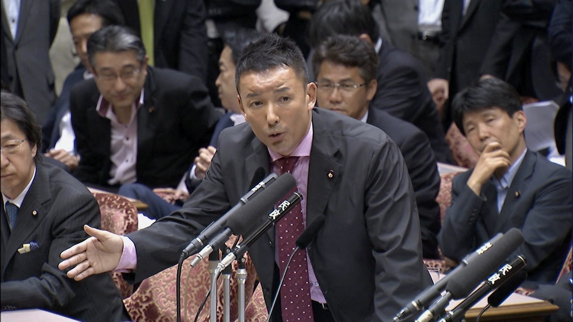 Taro Yamamoto au Parlement au Japon