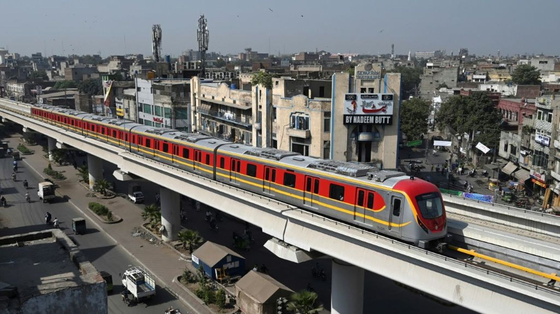 Une photo de l'"Orange line", prise le 26 octobre 2020 à Lahore (Est), jour de l'entrée en service de la première ligne de métro du Pakistan. 