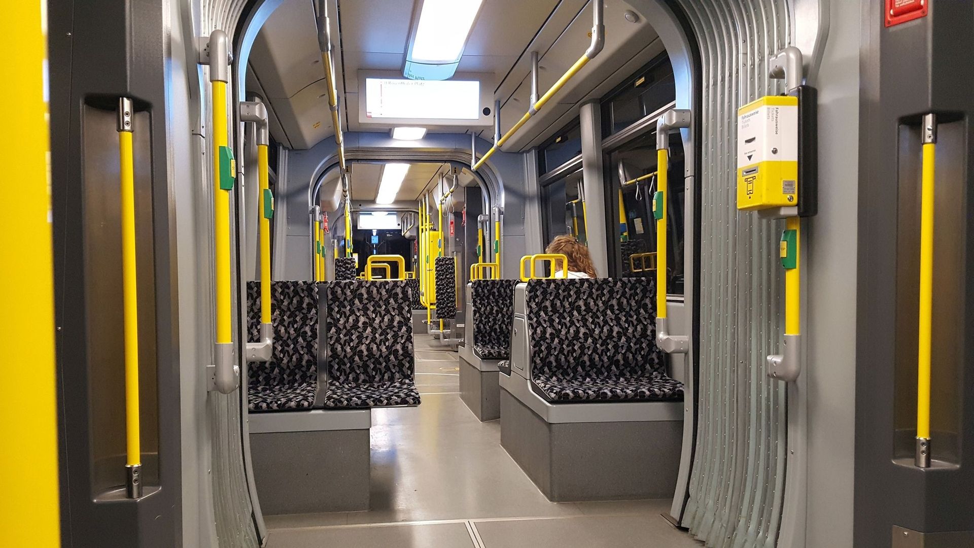  Des sièges de métro transformés en chaussons.