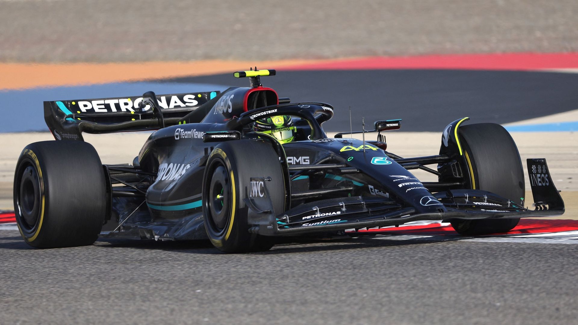 Lewis Hamilton au volant de la nouvelle Mercedes lors des essais d’avant-saison à Bahreïn.