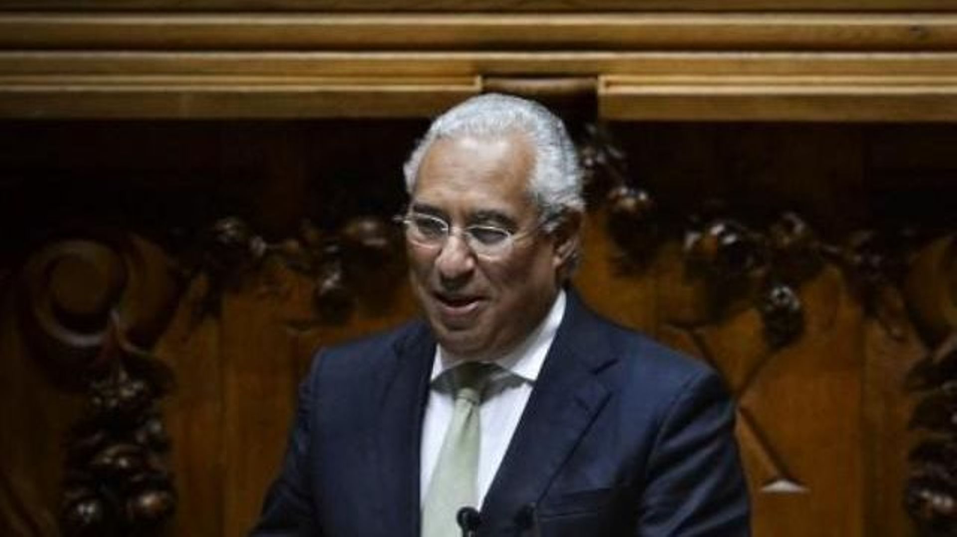 Le PS portugais veut "tourner la page de l'austérité dans le cadre de la zone euro"