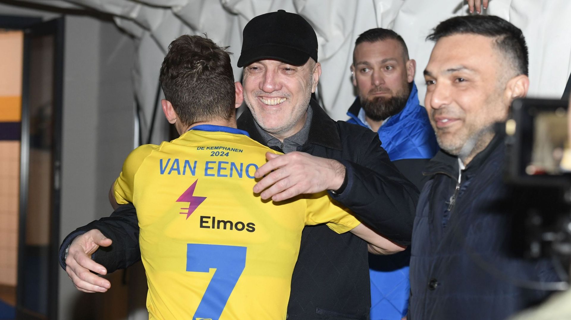 Le propriétaire de Westerlo enlace un de ses joueurs