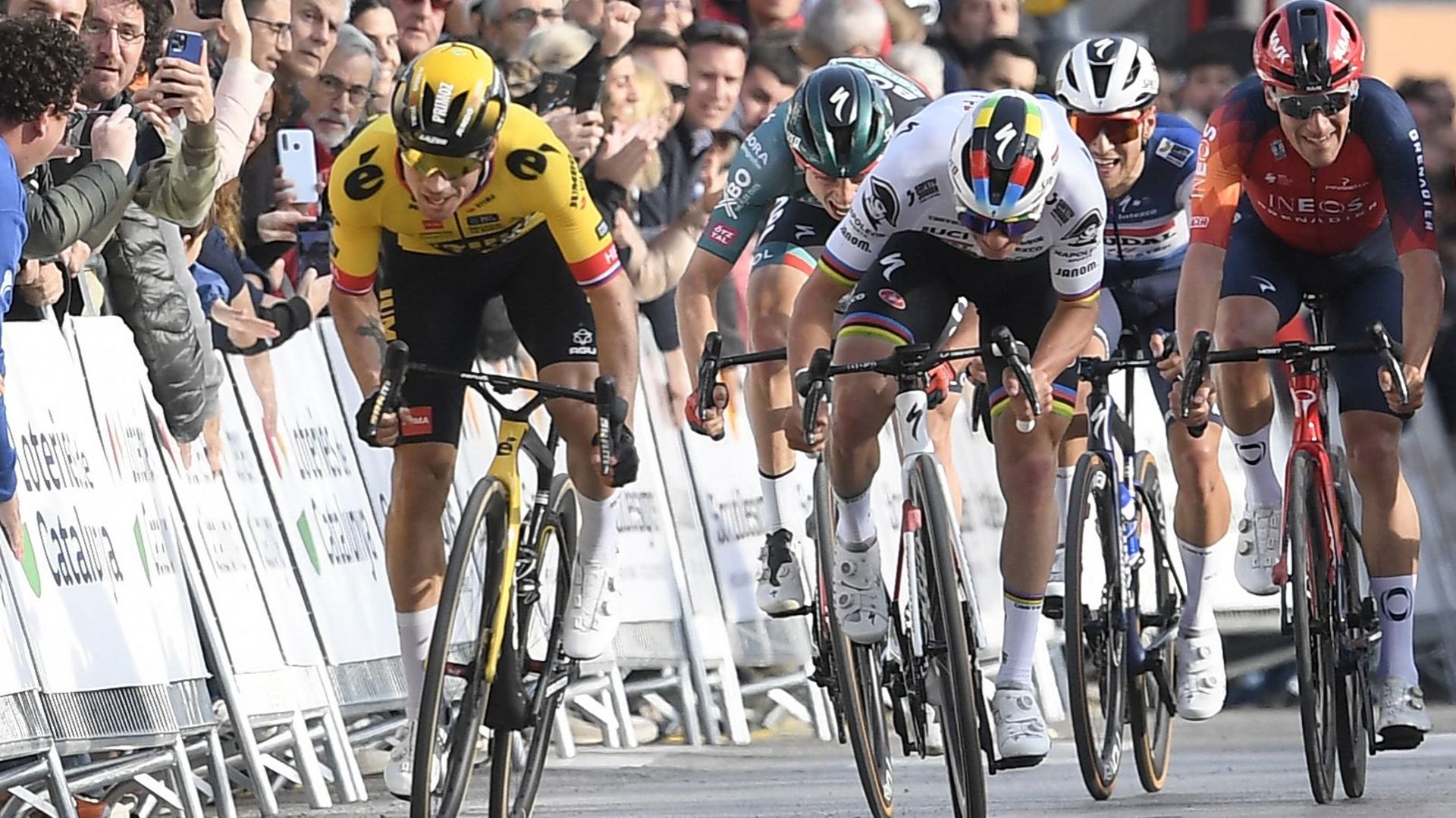 Primoz Roglic et Remco Evenepoel sprintent sur la 1ère étape du Tour de Catalogne