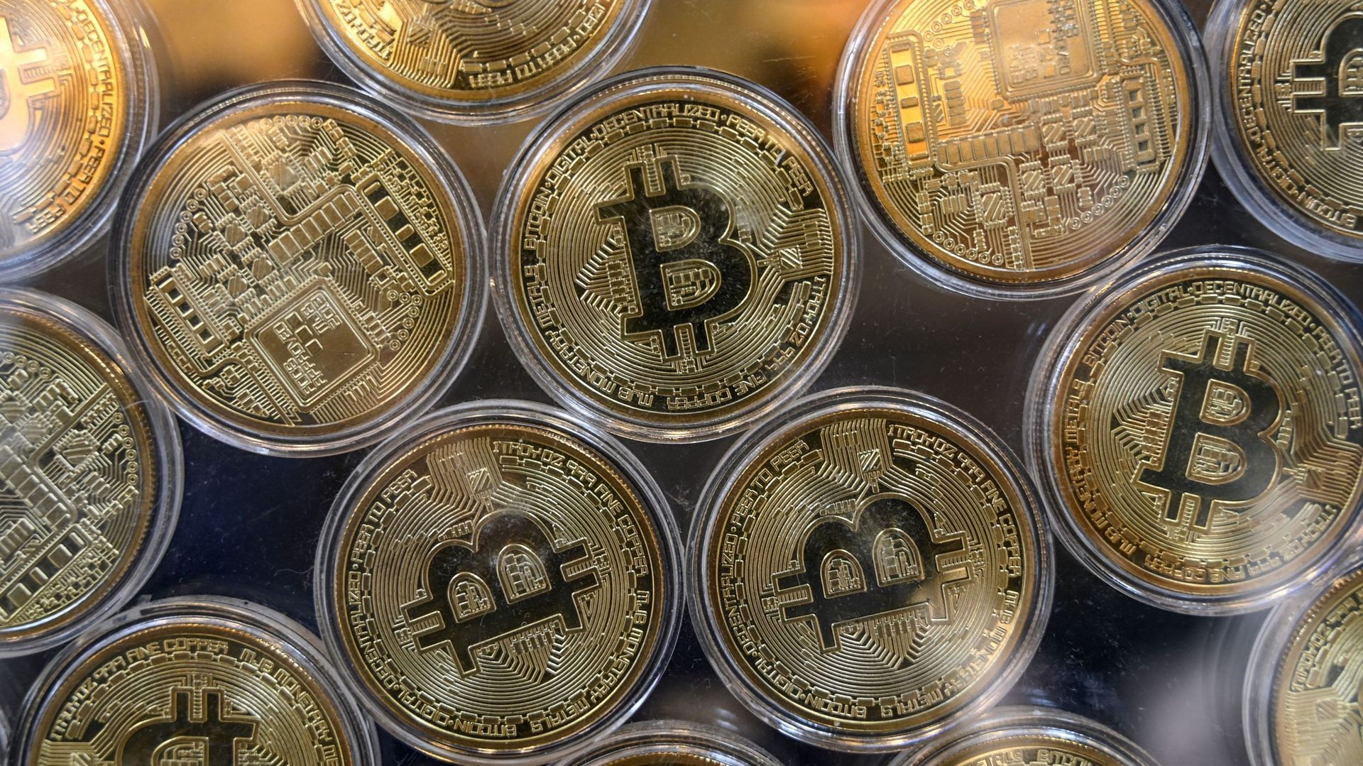 Le bitcoin est au plus bas depuis neuf mois et emporte les autres cryptomonnaies
