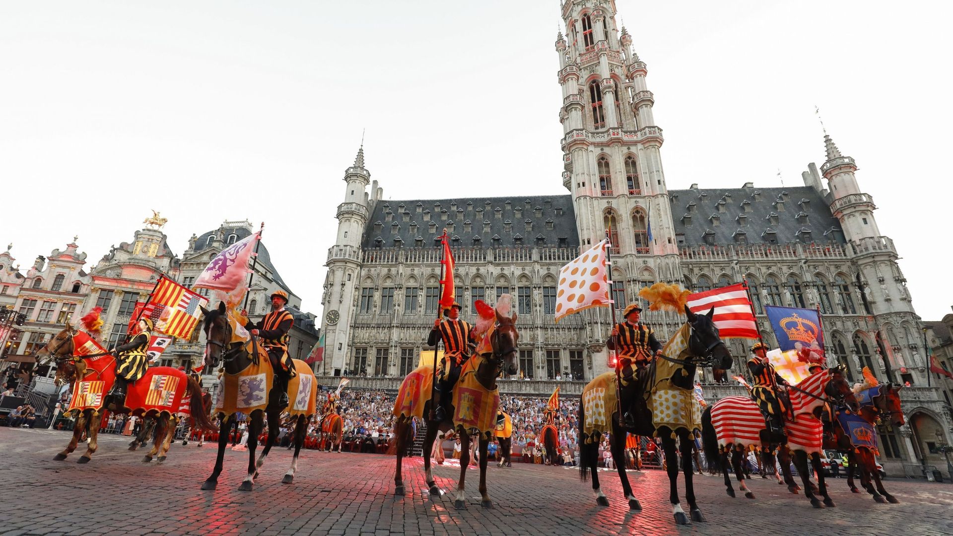 L'Ommegang revient sur la Grand-place de Bruxelles les 29 juin et 1er  juillet - RTBF Actus