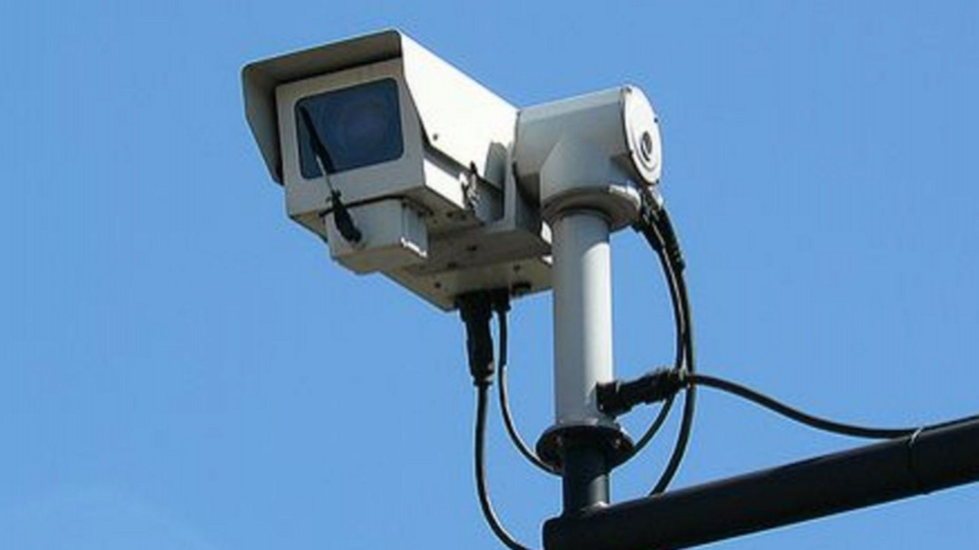 Une caméra tournée vers la rue est illégale et donc, les images filmées pourraient être déclarées irrecevables par la justice après un cambriolage ou une agression.