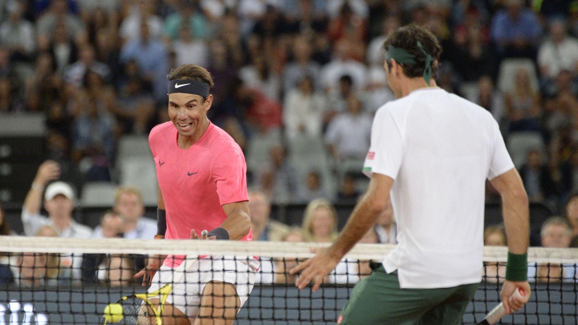 Rafael Nadal et Roger Federer s’amusent lors d’un match de charité en Afrique du Sud en 2020