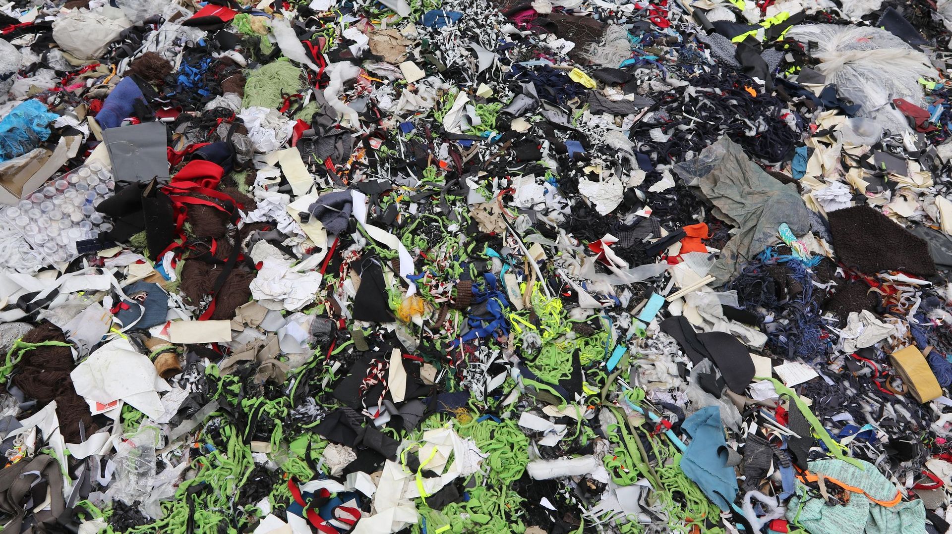Pourquoi les vêtements sont-ils si compliqués à recycler ?