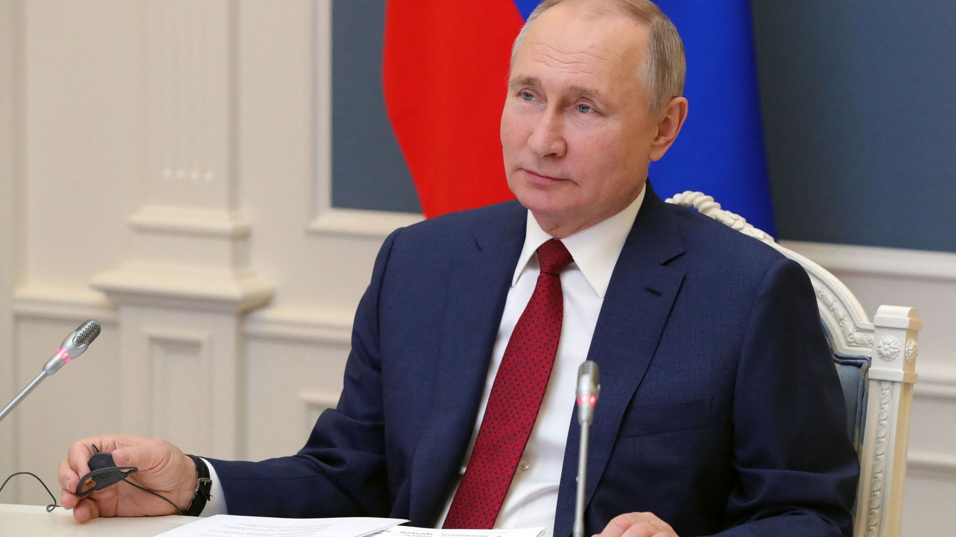 Vladimir Poutine a prévenu les puissances étrangères de ne pas se mêler des prochaines élections législatives