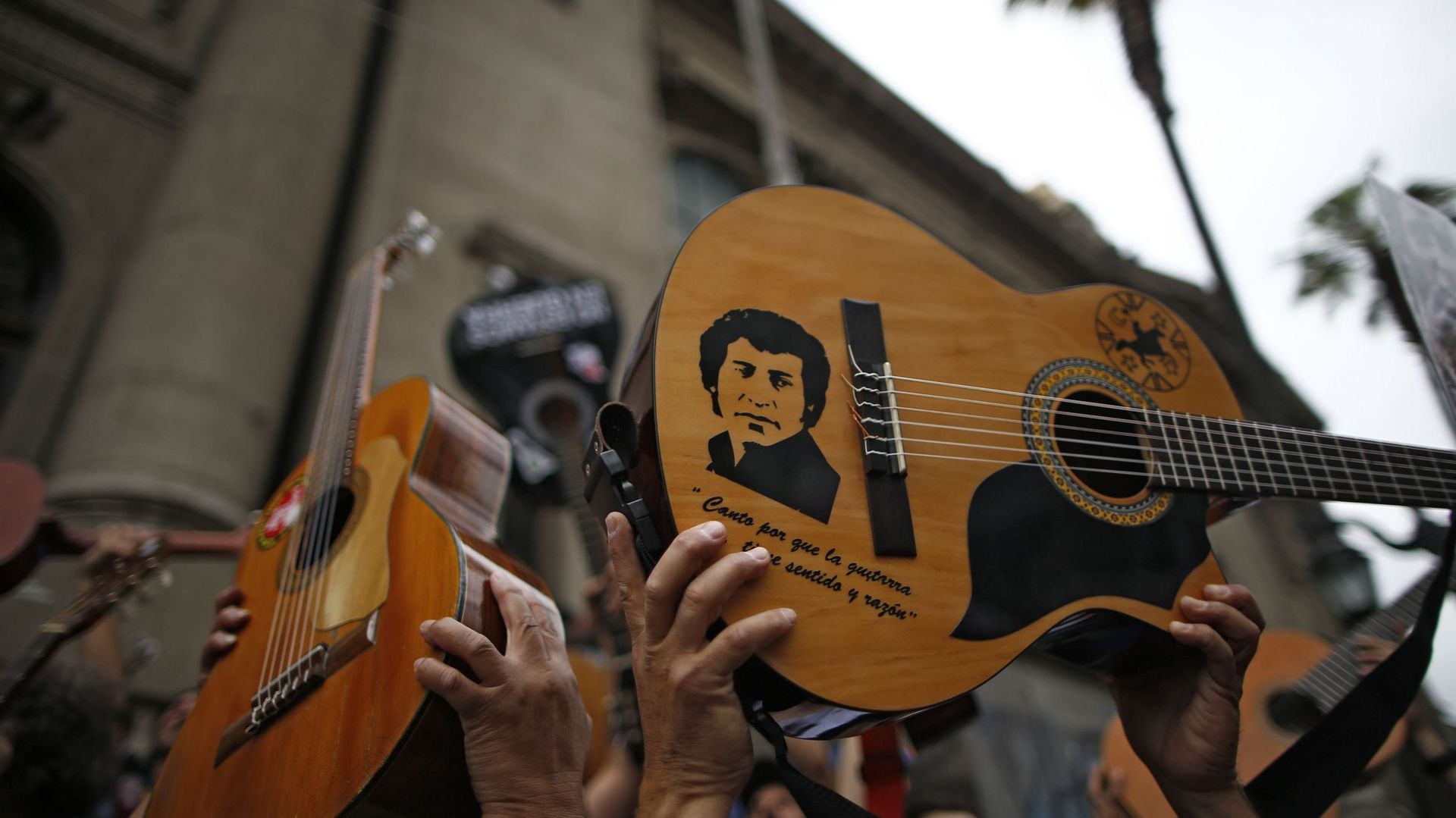 Qui est Victor Jara, la voix de la contestation au Chili ?