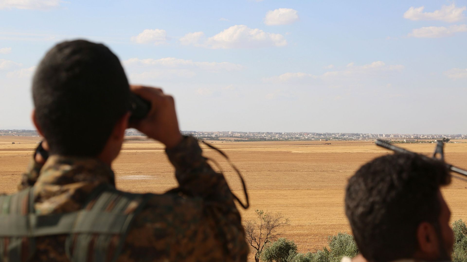"Les informations selon lesquelles les gardes turcs auraient tiré sur des Syriens à la frontière ne reflètent pas la réalité", a de son côté réagi le ministère turc des Affaires étrangères dans un communiqué.