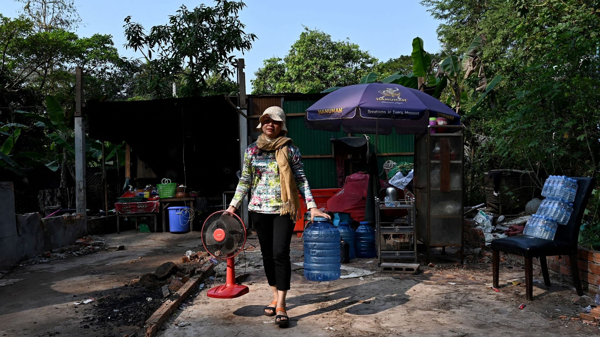 Bien loin des décors de cartes postales, les conditions de vie des habitants d’Angkor laissent à désirer