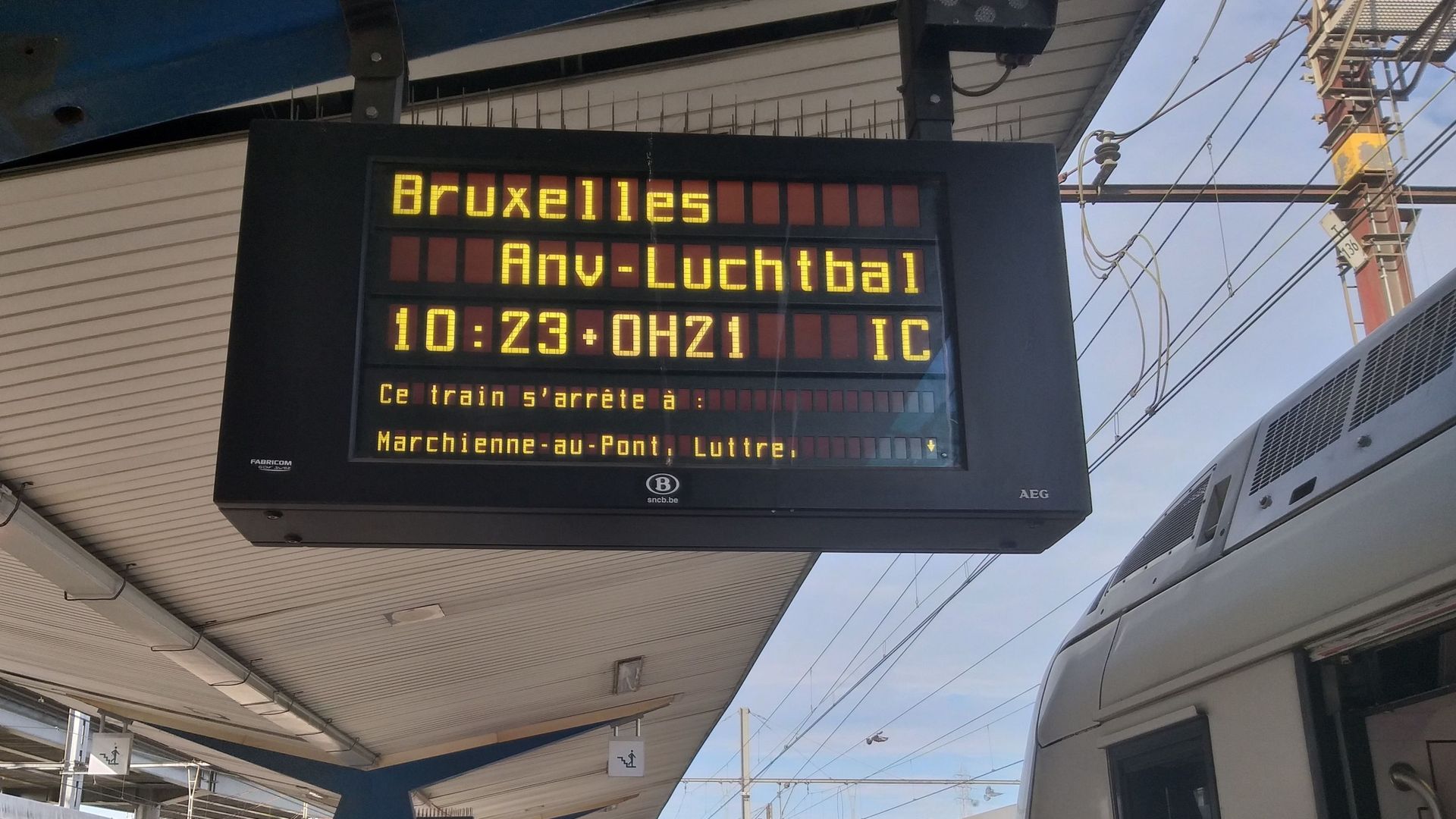 Retards, trains supprimés… Le ras-le-bol des navetteurs de la ligne Anvers-Charleroi