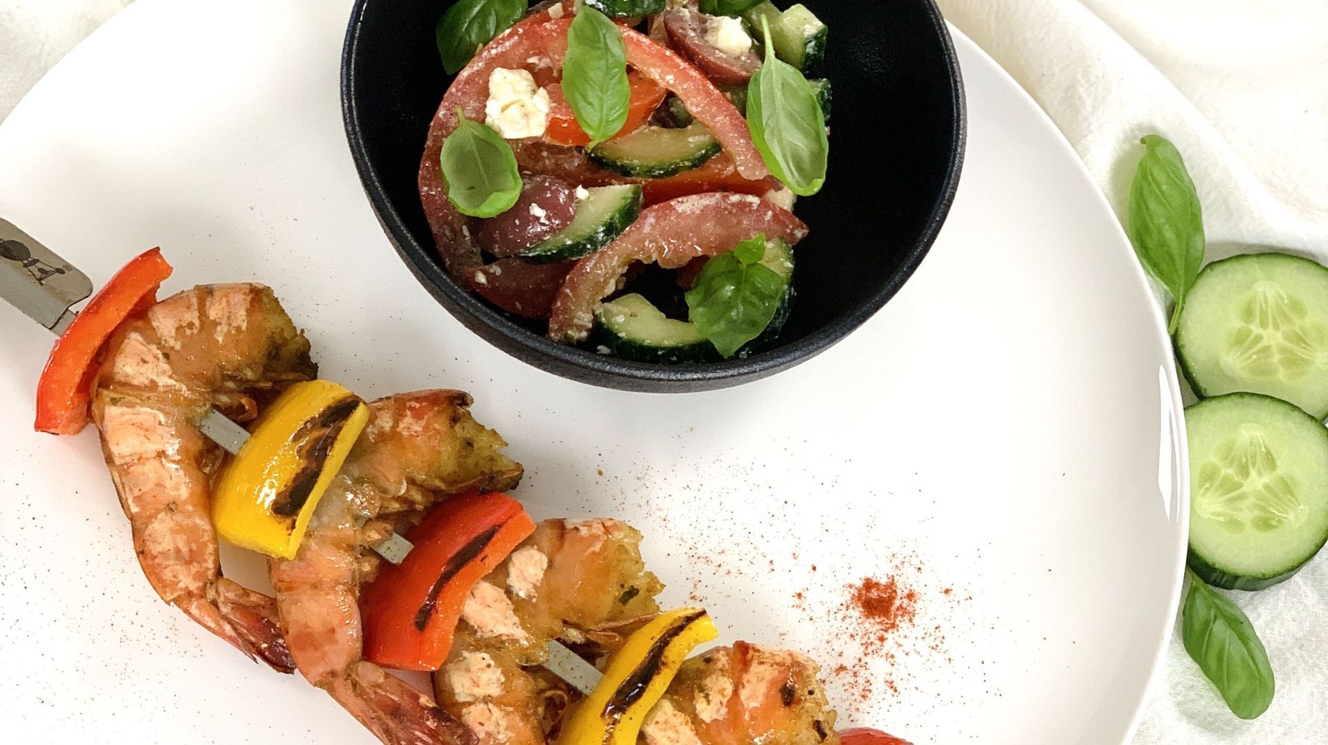 Les recettes de Leslie : Salade grecque et brochette de scampis marinés