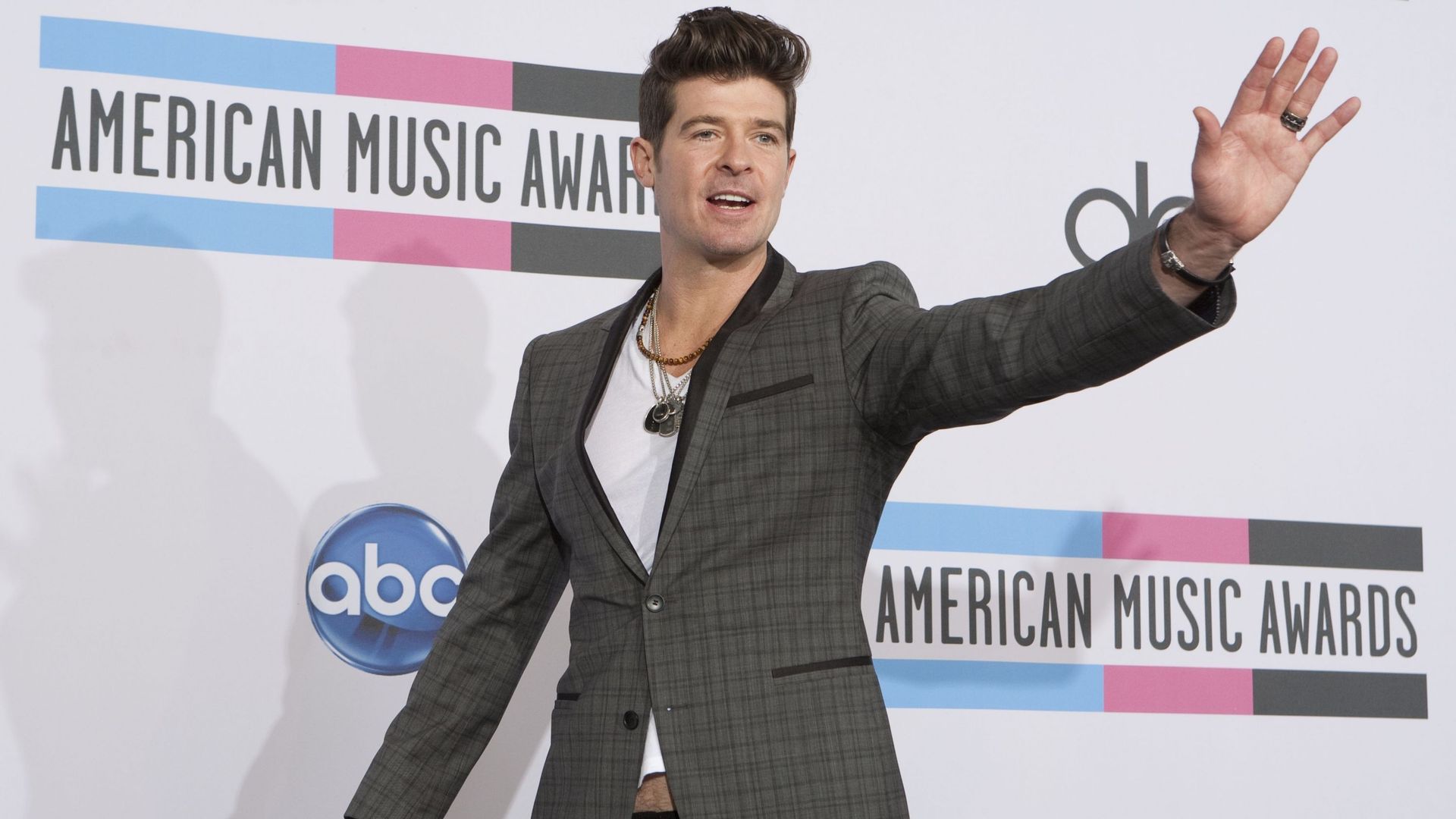 Robin Thicke de retour avec 'Back Together'
