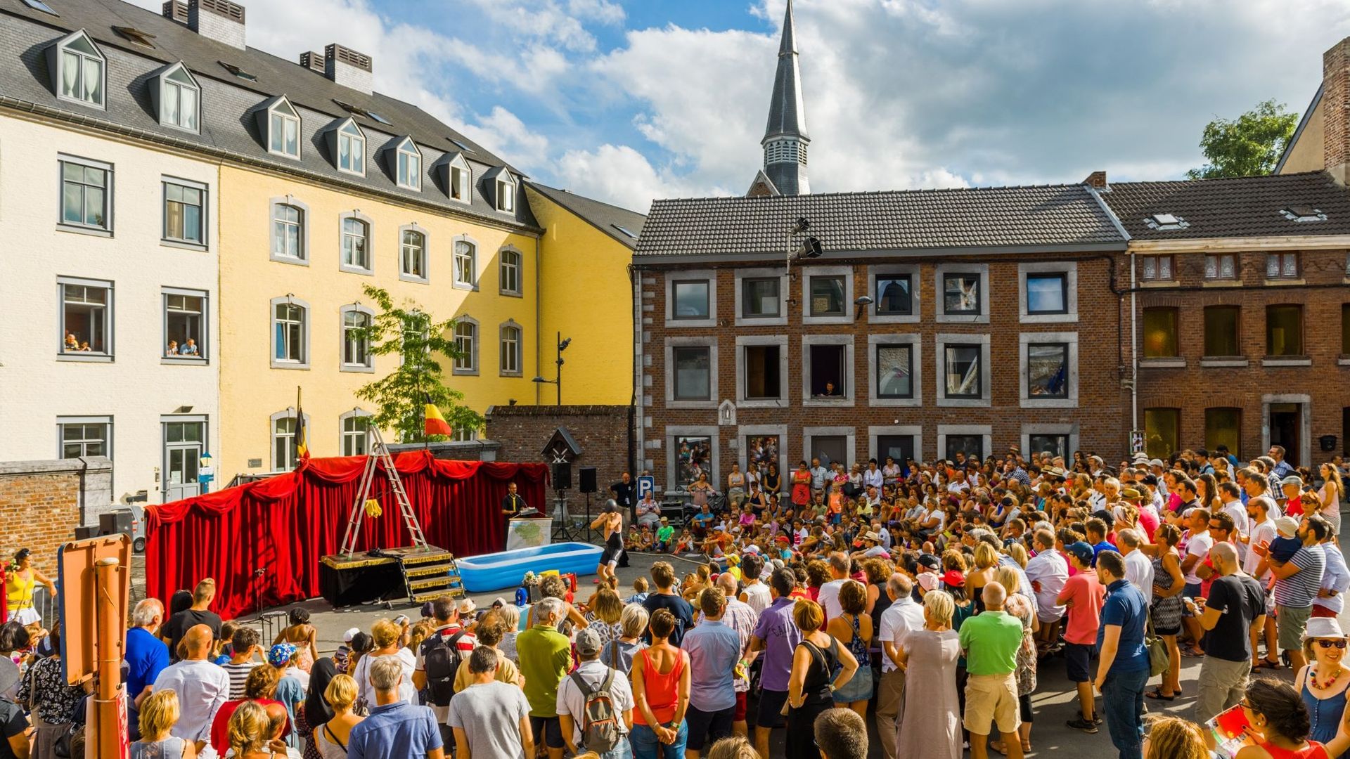 "Rue du Bocage", le Festival des arts de la rue attire chaque année des milliers de spectateurs dans le cœur historique de Herve.