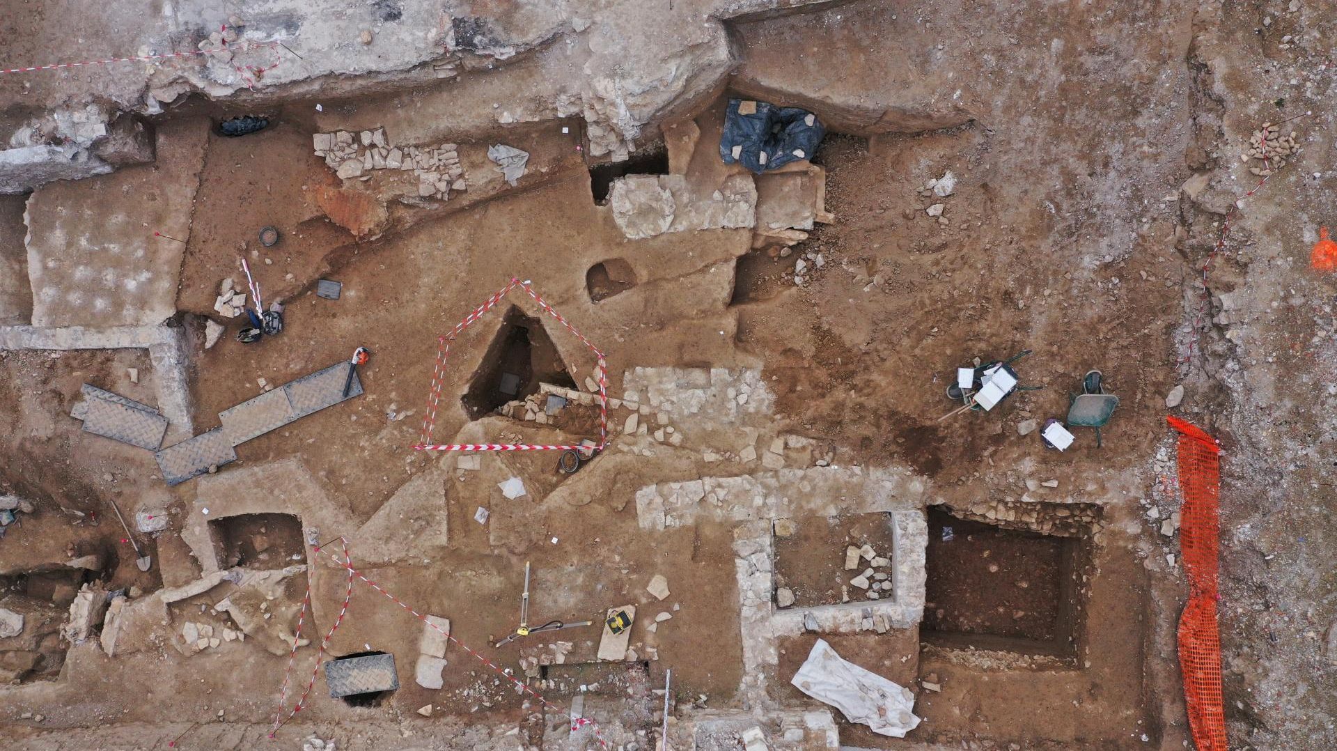 Vue aérienne d’une partie de la première tranche de fouille.