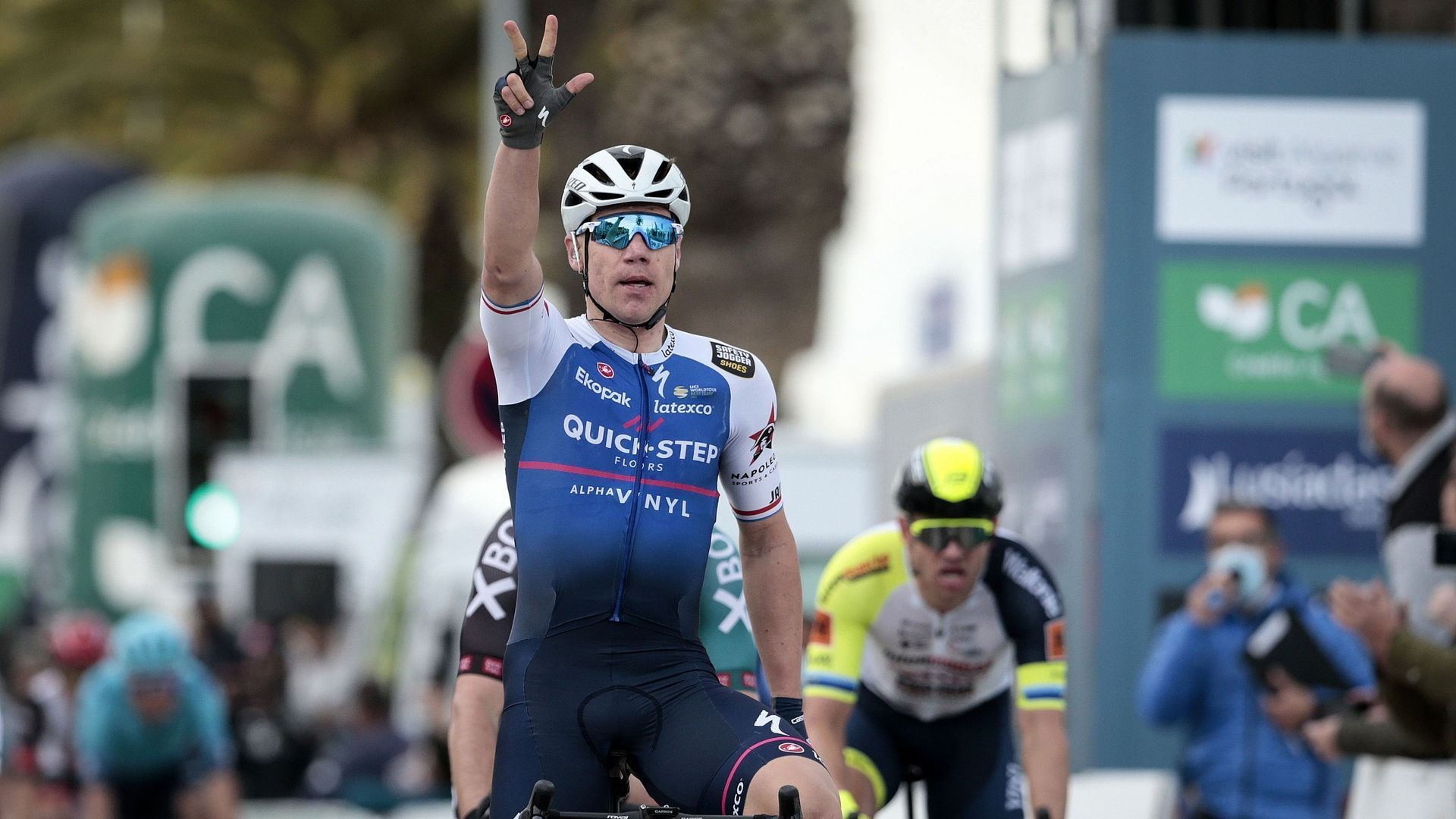 Fabio Jakobsen s'adjuge la première étape du Tour d'Algarve, au Portugal.