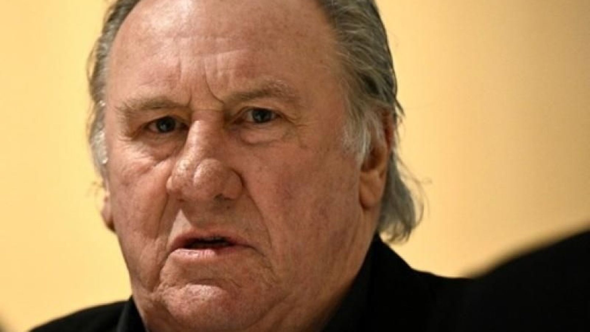 Depardieu absent à son procès, qui se poursuit, contre un paparazzi italien