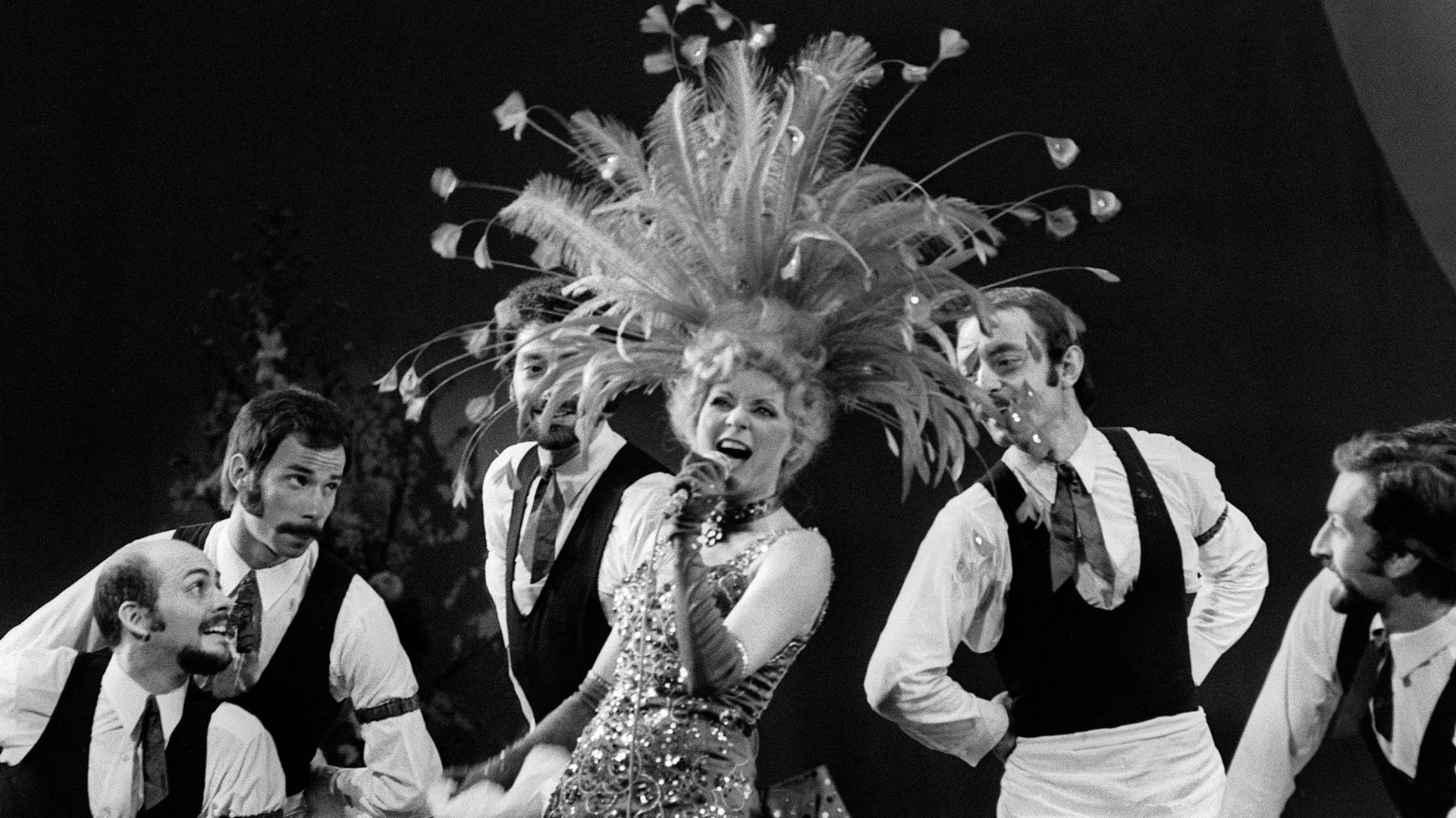 La chanteuse belge Annie Cordy répète la pièce célèbre outre Atlantique "Hello Dolly" mise en scène par Raymond Vogel au théâtre Mogador à Paris le 28 septembre 1972. AFP PHOTO